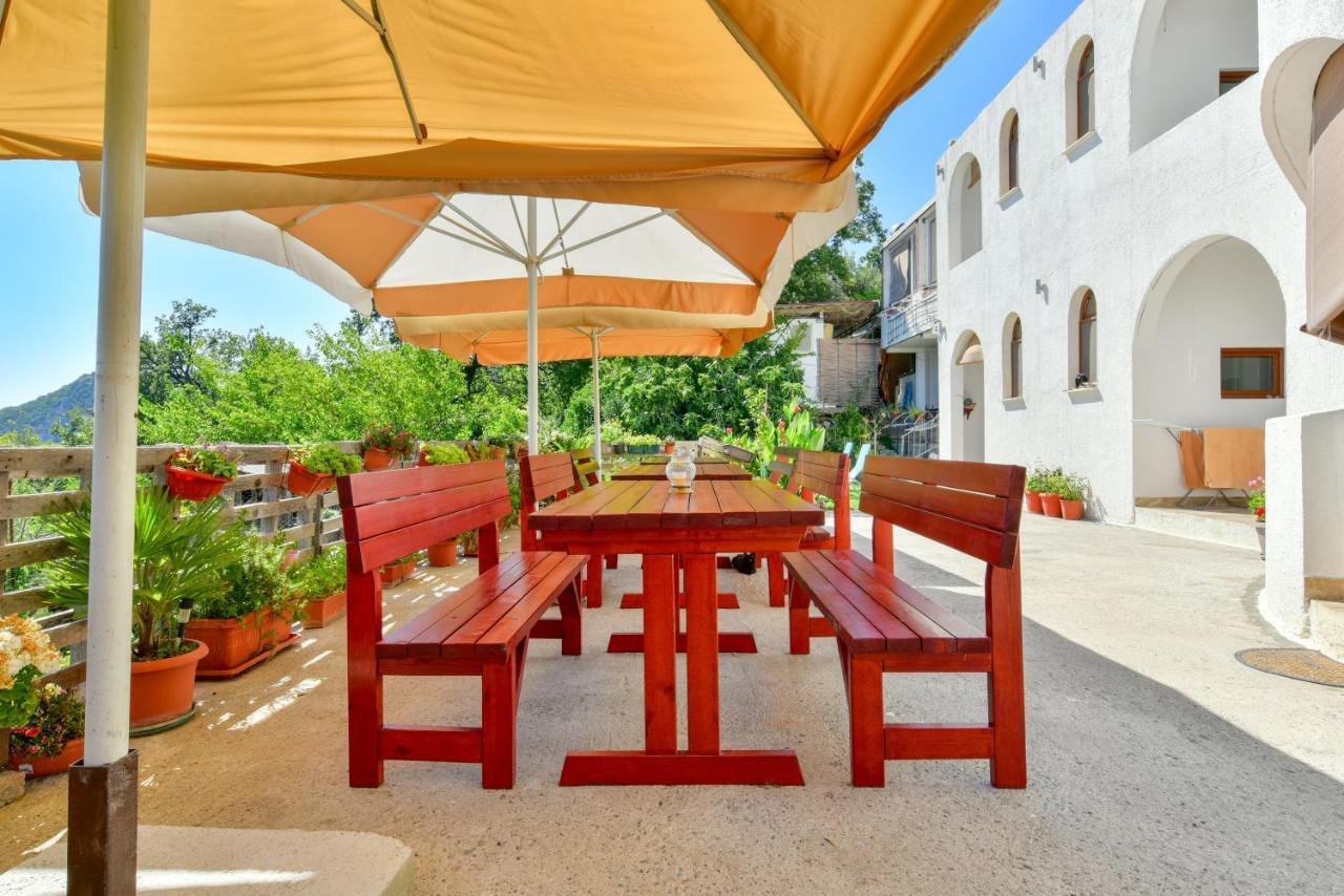 Pataki Studios Petrovac Ngoại thất bức ảnh